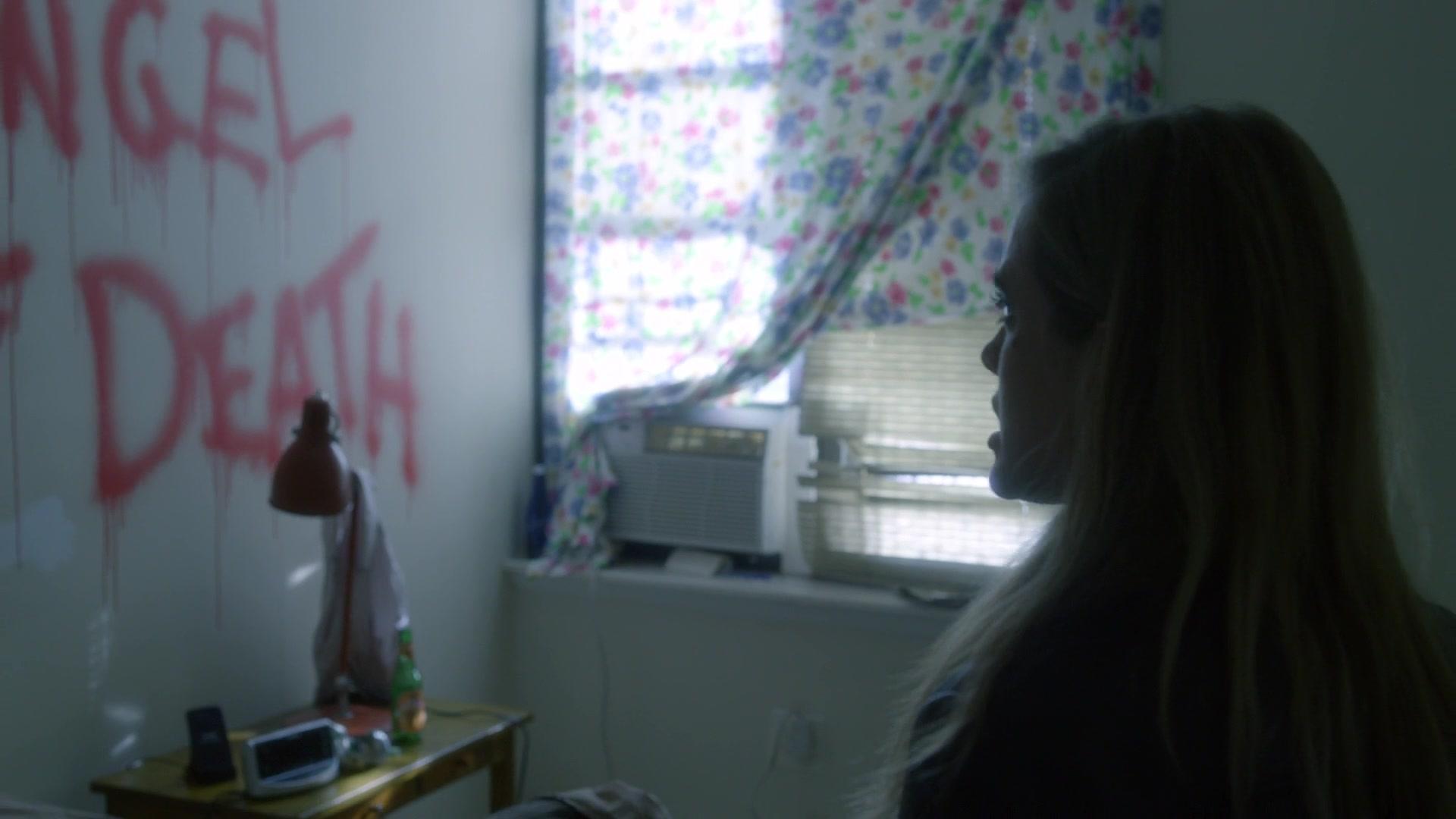 1x08_0910.jpg