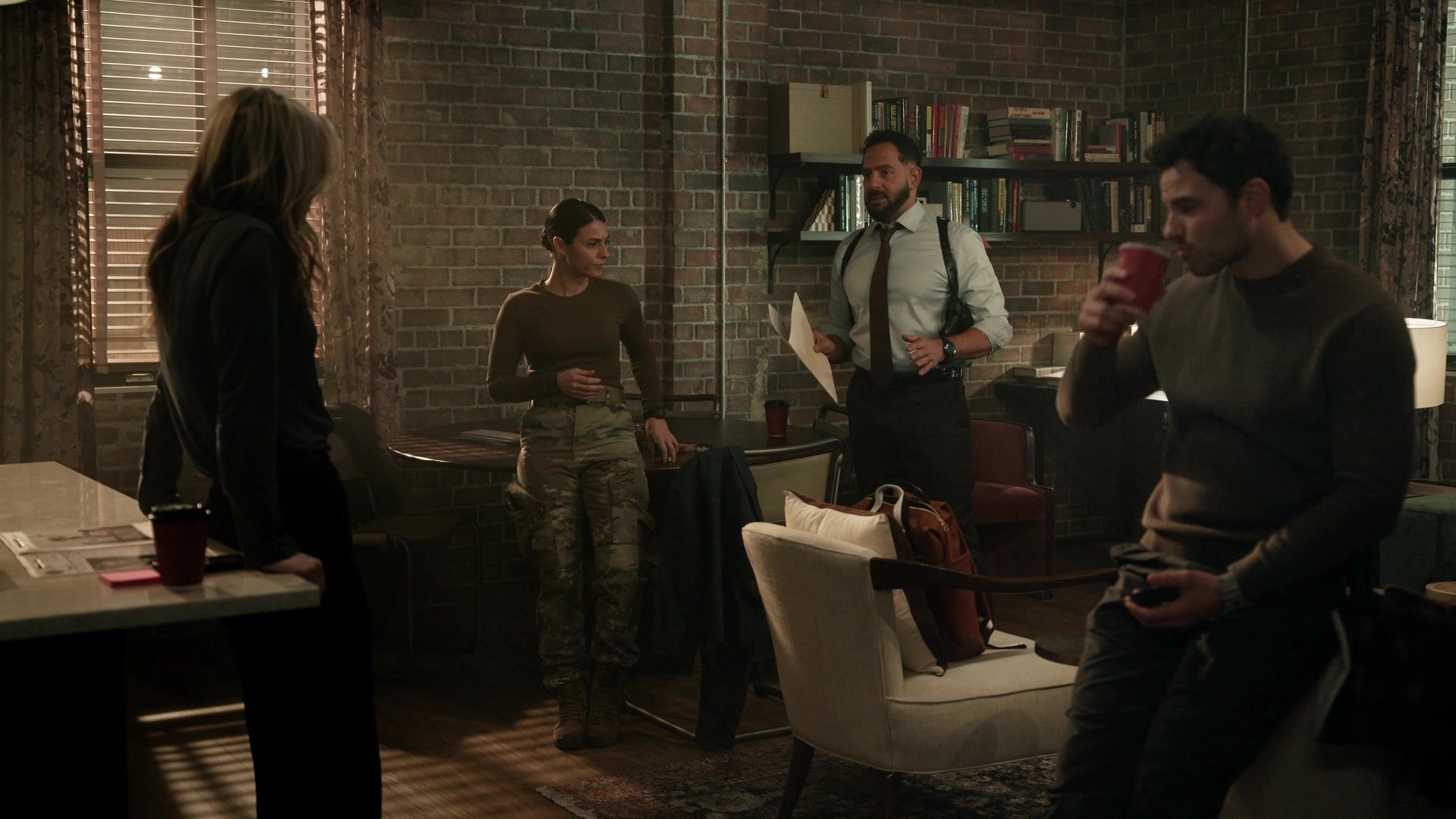 melissaroxburgharchives_thehuntingparty_3x08_caps_0009.jpg