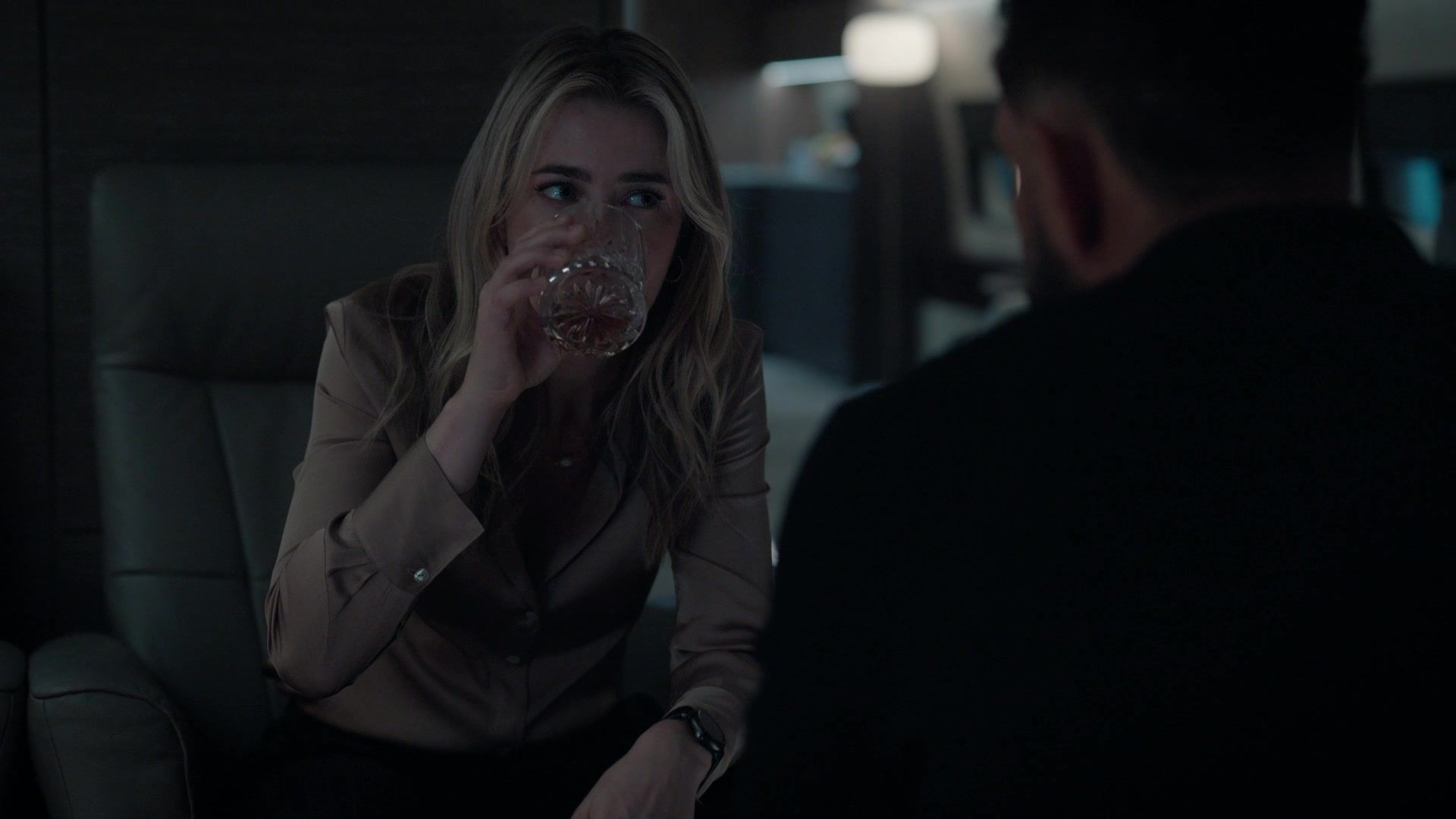melissaroxburgharchives_thehuntingparty_2x05_caps_0378.jpg