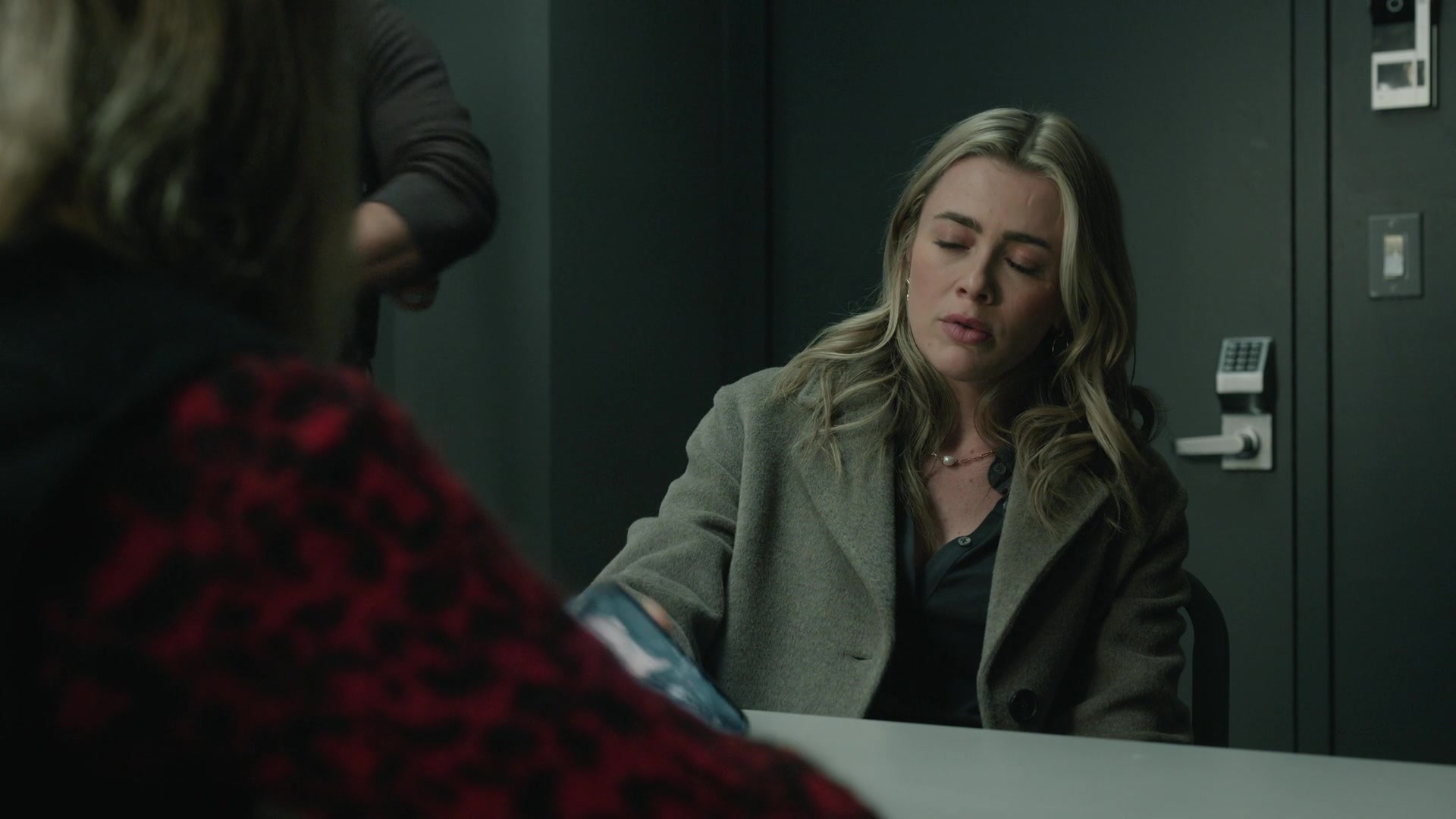 melissaroxburgharchives_thehuntingparty_3x08_caps_0201.jpg