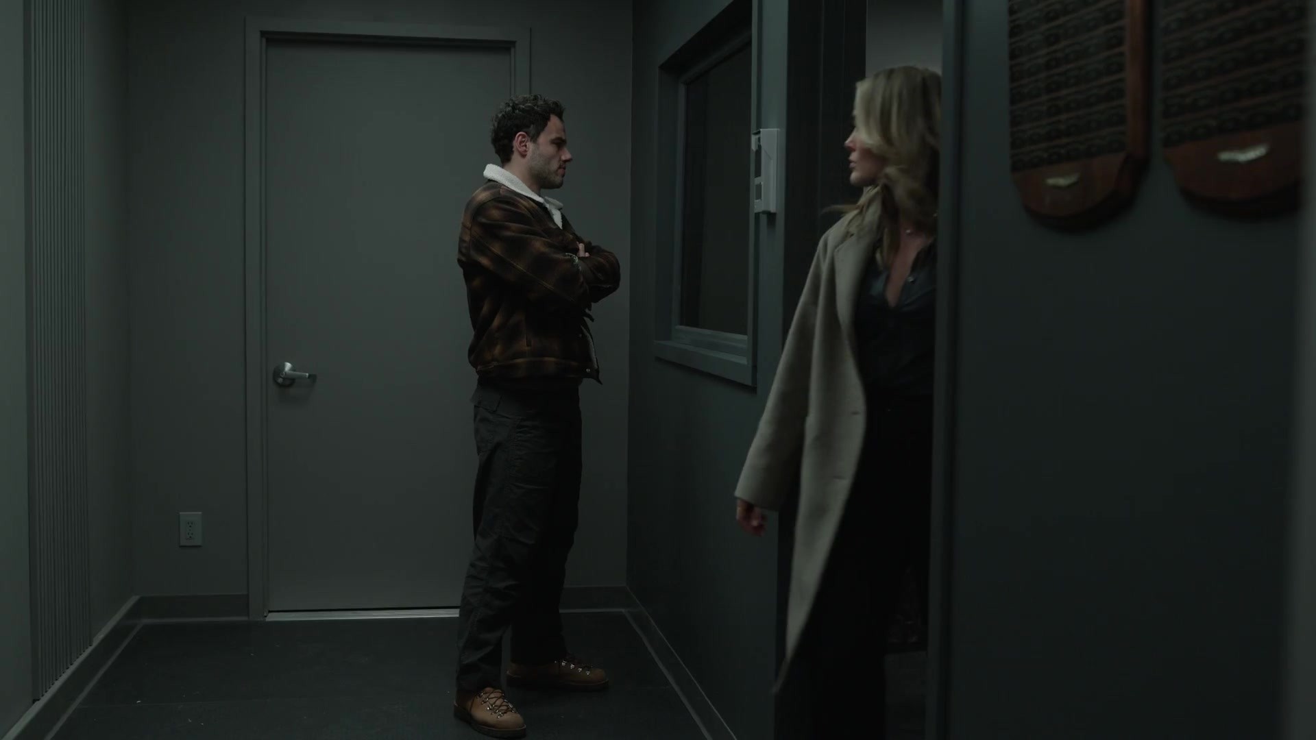 melissaroxburgharchives_thehuntingparty_3x08_caps_0223.jpg