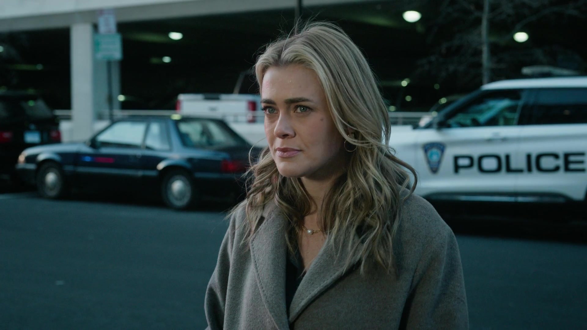 melissaroxburgharchives_thehuntingparty_3x08_caps_0332.jpg