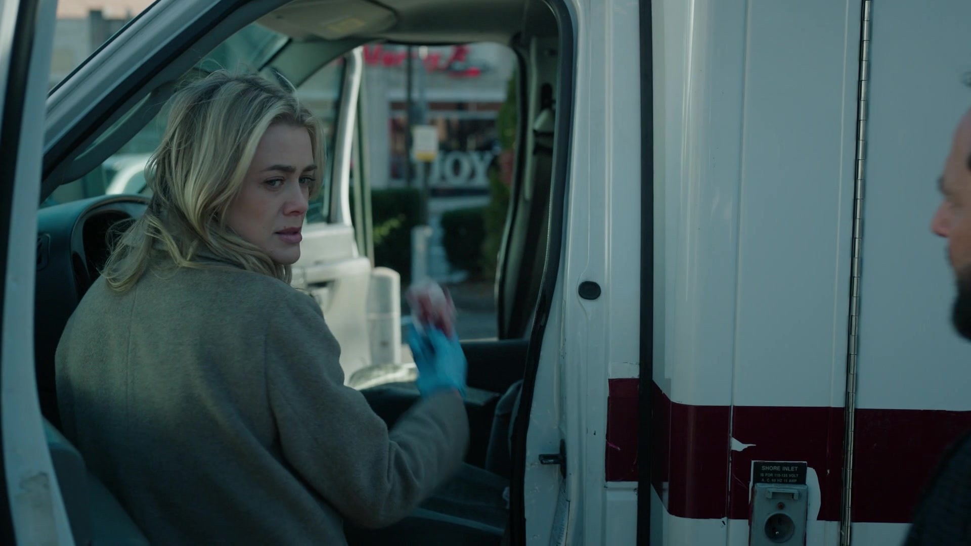 melissaroxburgharchives_thehuntingparty_3x08_caps_0392.jpg