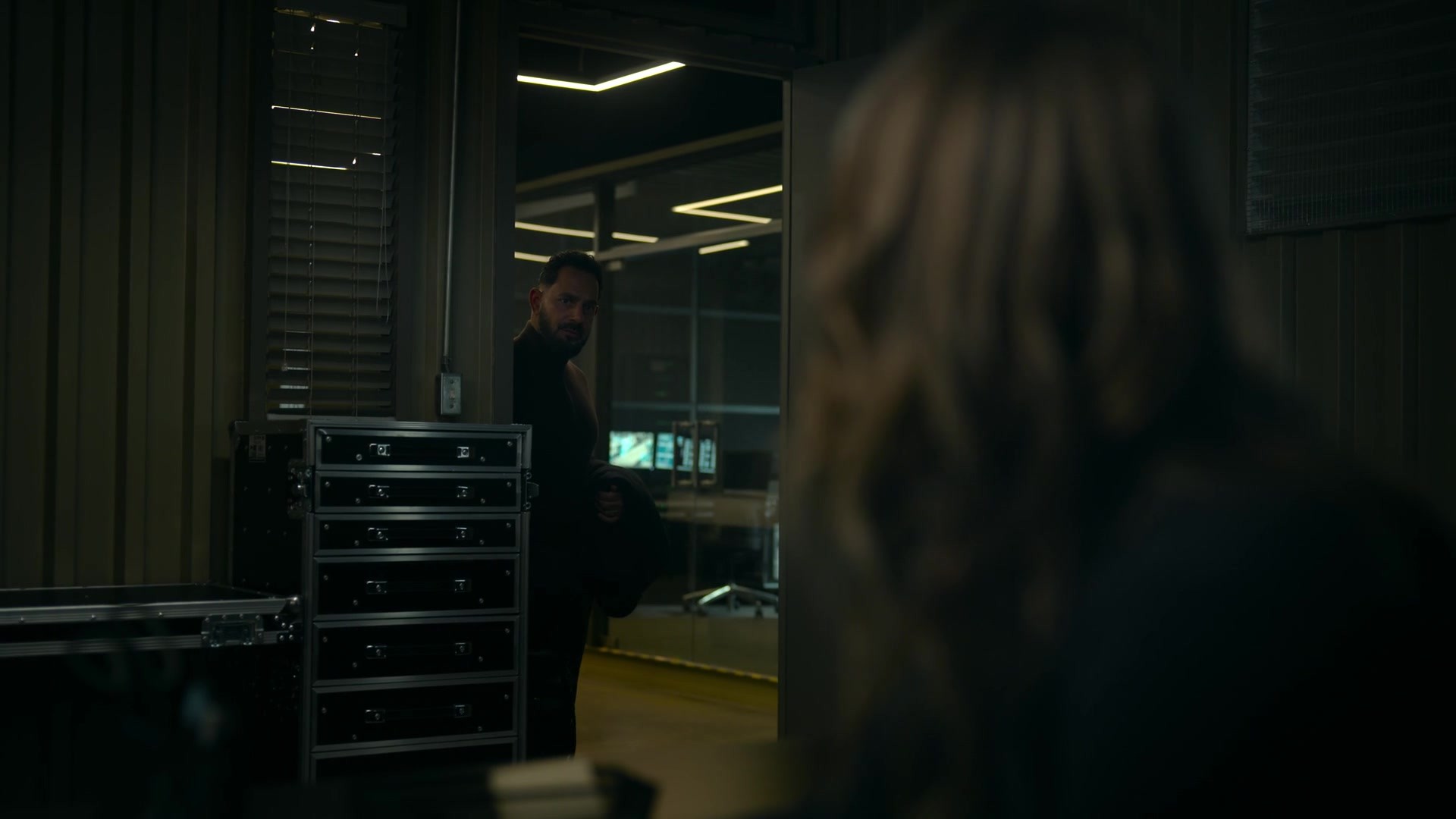 melissaroxburgharchives_thehuntingparty_3x08_caps_0601.jpg